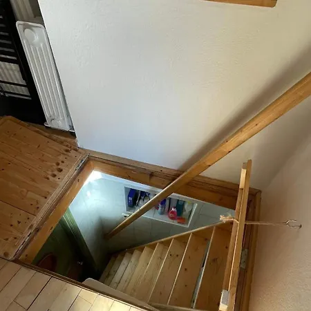 Апартаменти Super Small Micro-treehouse In The Centre *