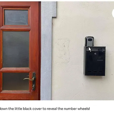 Super Small Micro-treehouse In The Centre Апартаменти *