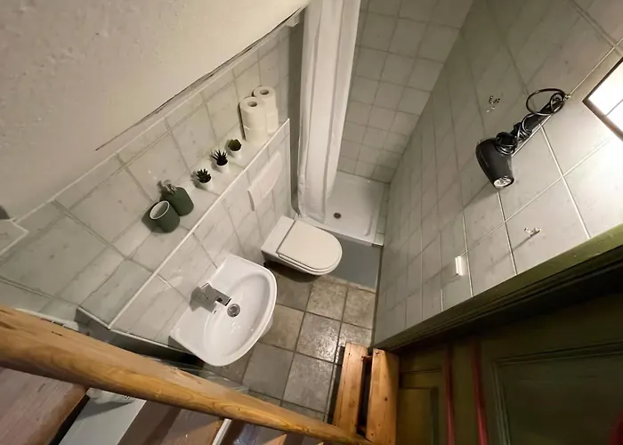 Super Small Micro-treehouse In The Centre Apartment